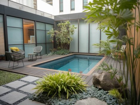 10 idées de design modernes pour intégrer une piscine dans un petit jardin
