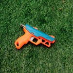 Gazon synthétique et jeux pour enfants : sécurité et praticité