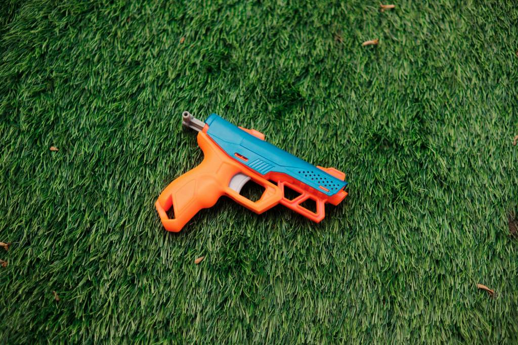 Gazon synthétique et jeux pour enfants : sécurité et praticité