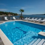 Combien coute une piscine lagon : budget complet pour un rêve accessible