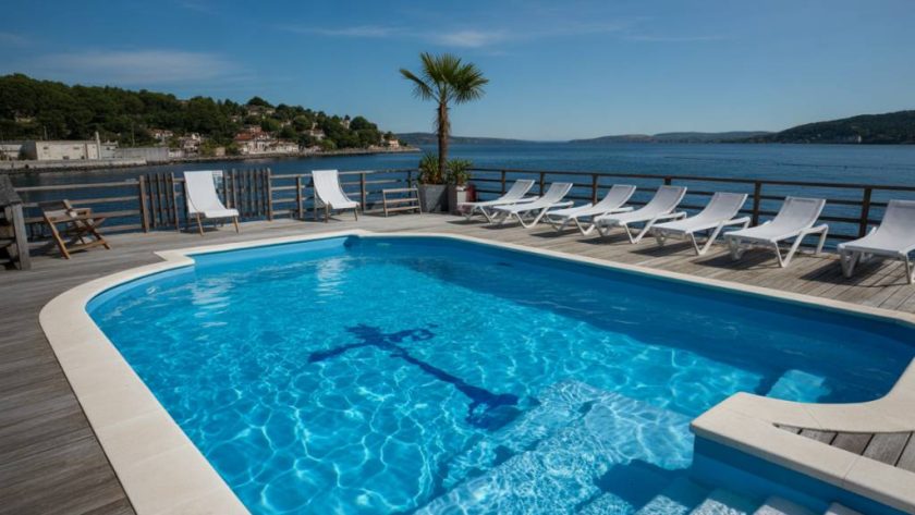 Combien coute une piscine lagon : budget complet pour un rêve accessible