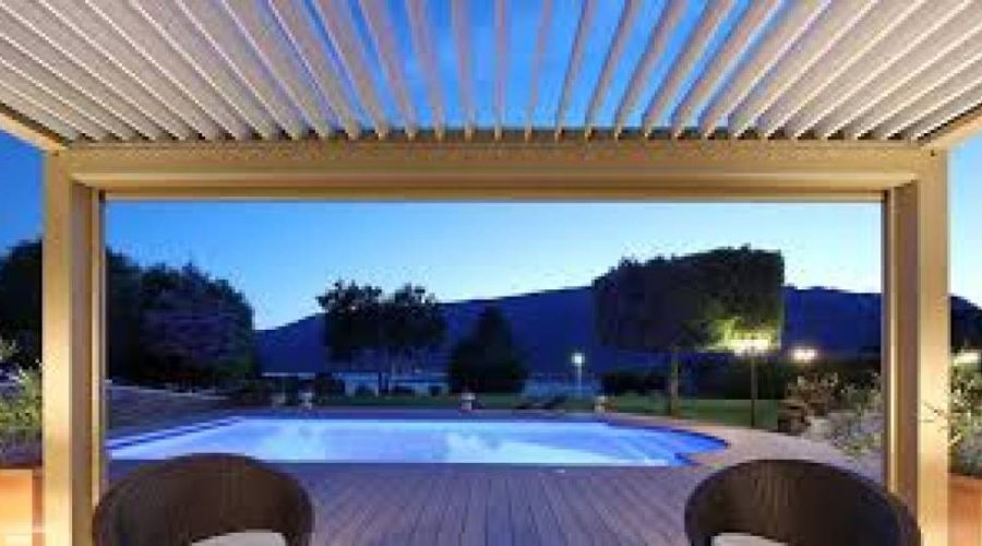 Créer un espace de vie extérieur convivial avec une pergola biossun