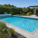 Piscine et économies d’eau : réduire la consommation au quotidien sans compromettre la qualité de baignade