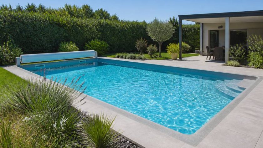 Piscine et économies d’eau : réduire la consommation au quotidien sans compromettre la qualité de baignade