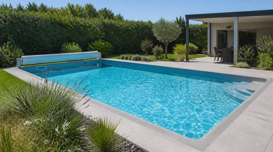 Piscine et économies d’eau : réduire la consommation au quotidien sans compromettre la qualité de baignade