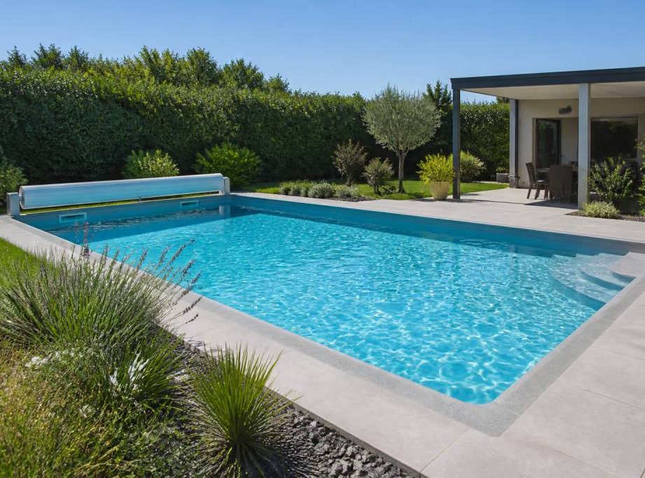 Piscine et économies d’eau : réduire la consommation au quotidien sans compromettre la qualité de baignade