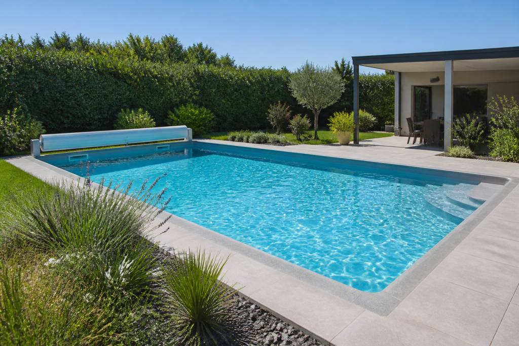 Piscine et économies d’eau : réduire la consommation au quotidien sans compromettre la qualité de baignade