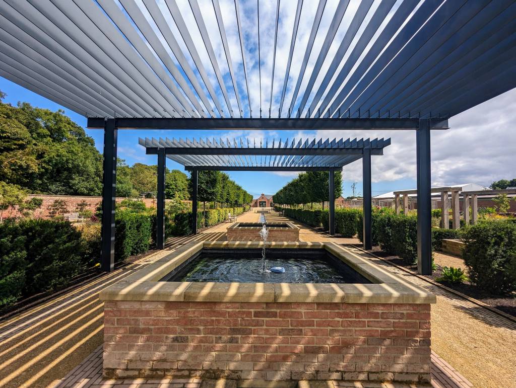 Pergolas bioclimatiques à Tours : comment bien choisir son installation